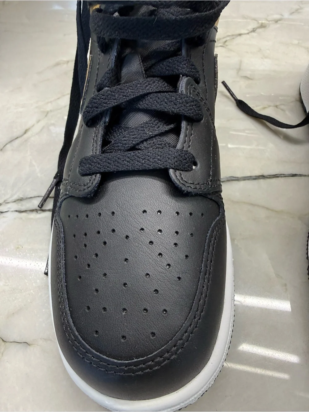 Nike sleek mid